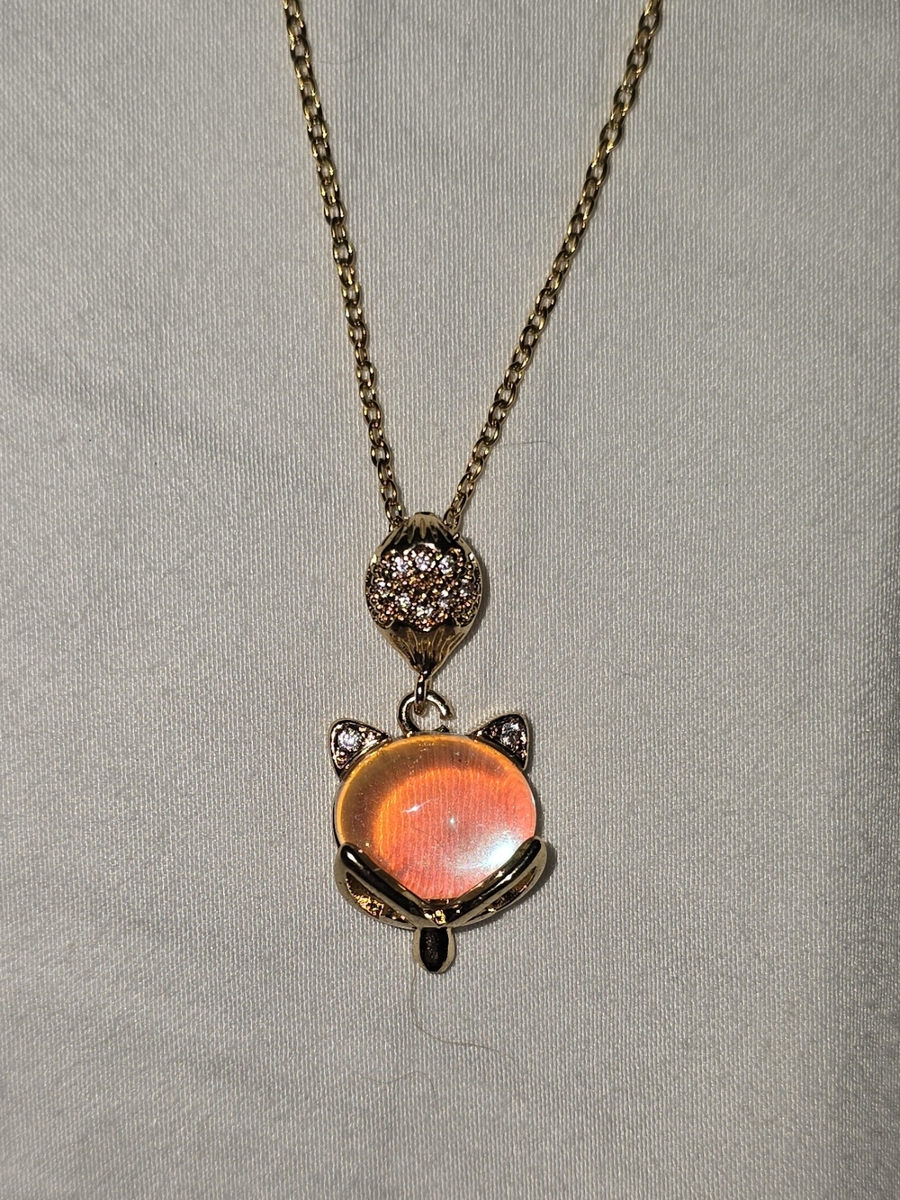 Gold-Tone Irradesent Cat ? Pendant Necklace